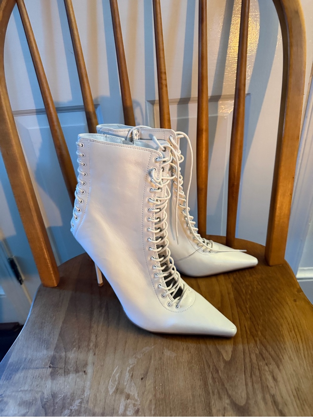 Steve Madden White Lace-Up Pointed Toe Ankle Boots “ALLNIGHT”
